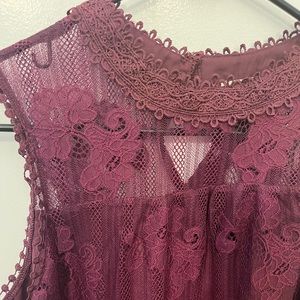 Maroon sleeveless lace top XL